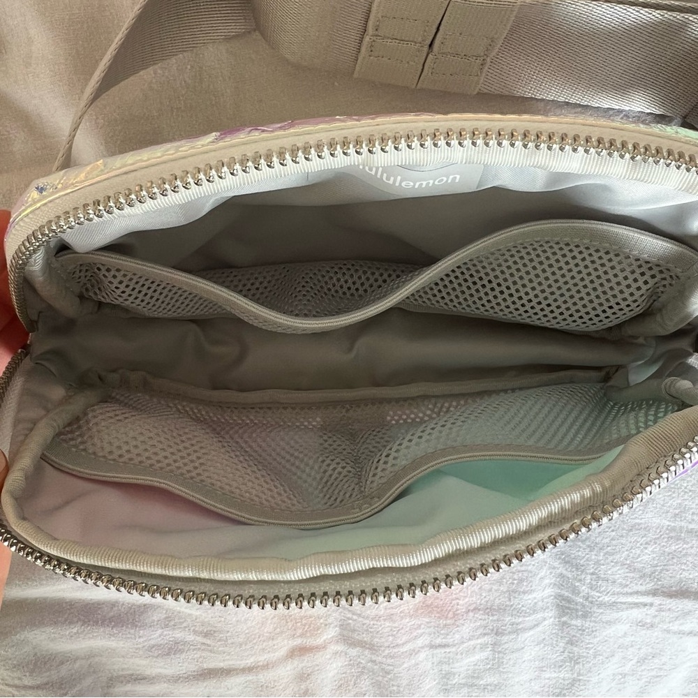 Lulu Everywhere Belt Bag 1L *Iridescent - Picture 4 of 5